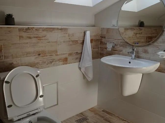 къща за гости-ганеви Apartment Zmeitsa